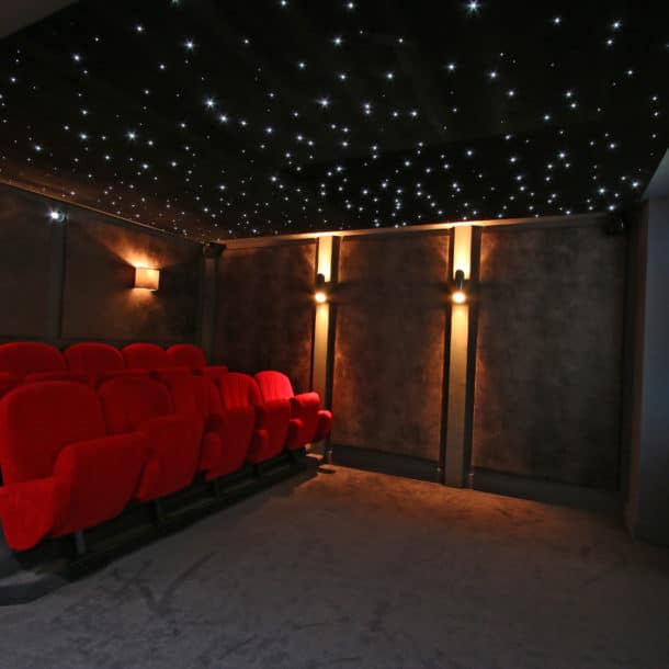 Le cinéma dans le chalet de ski de luxe Aster à Courchevel 1650