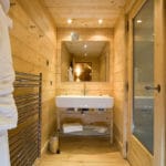 Évier de sauna dans le chalet de ski de luxe Bartavelles à Méribel
