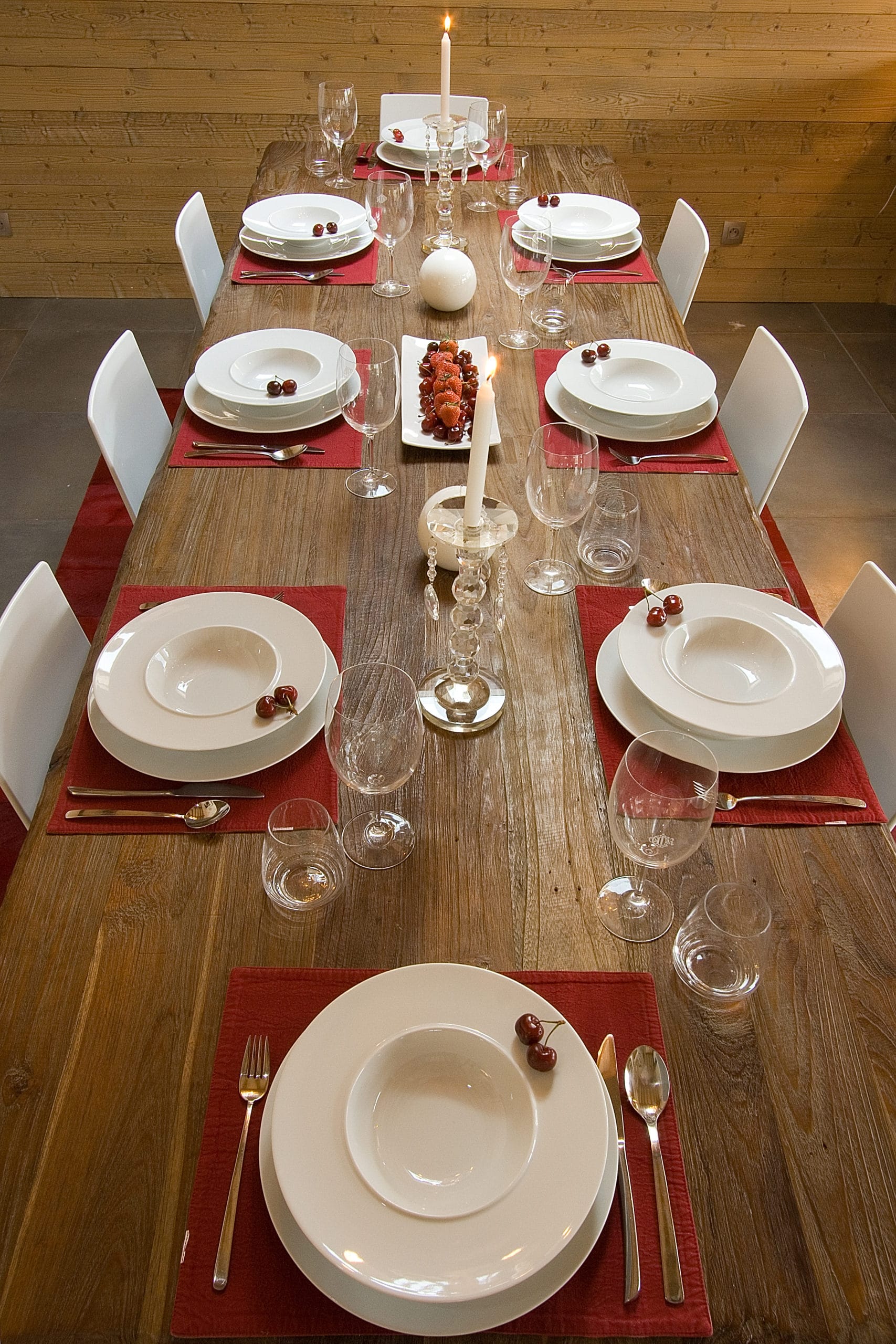 Mesa de comedor en nuestro lujoso chalet de esquí Igloo Courchevel