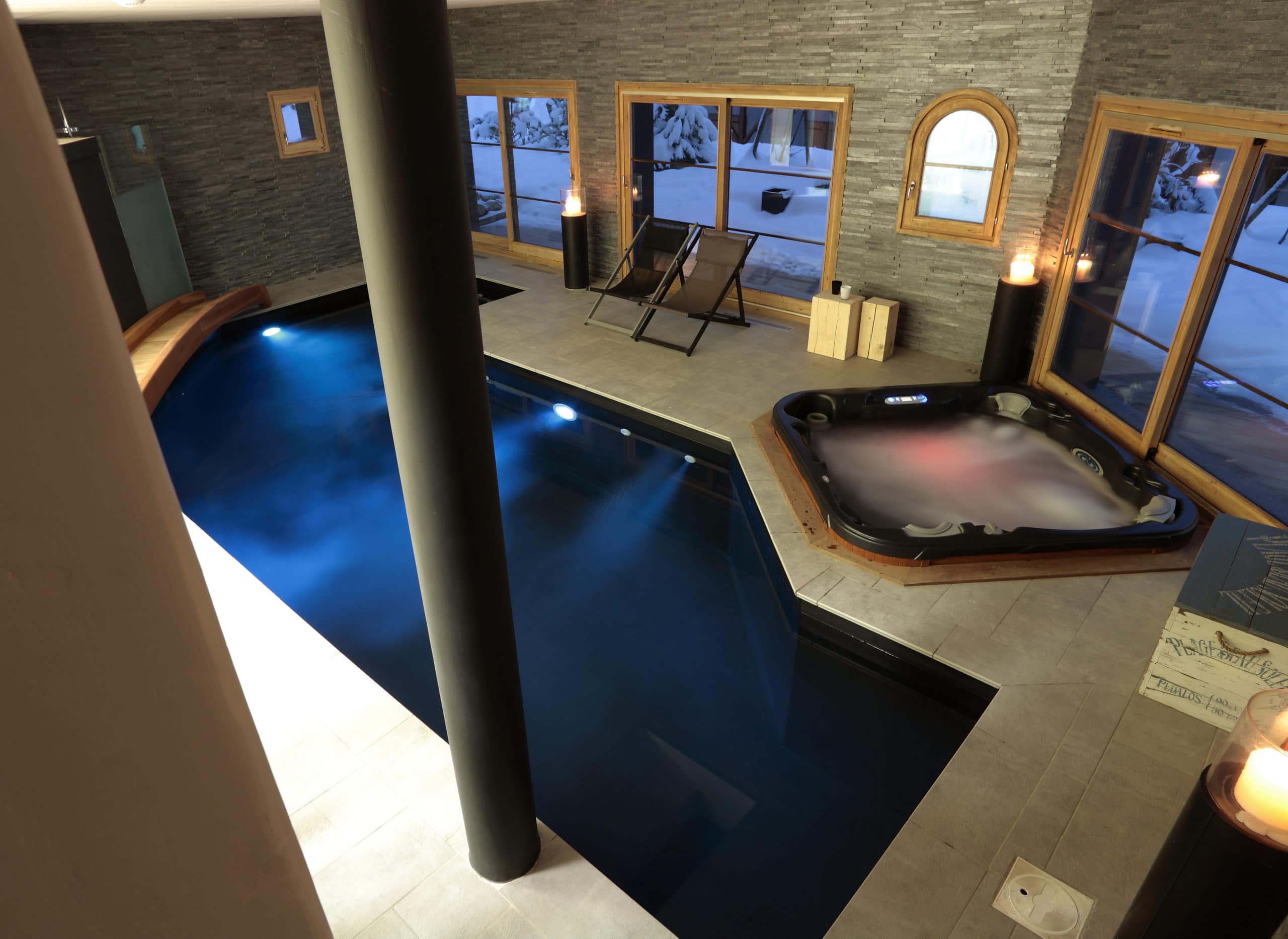 Piscina y jacuzzi en nuestro lujoso chalet de esquí Igloo Courchevel