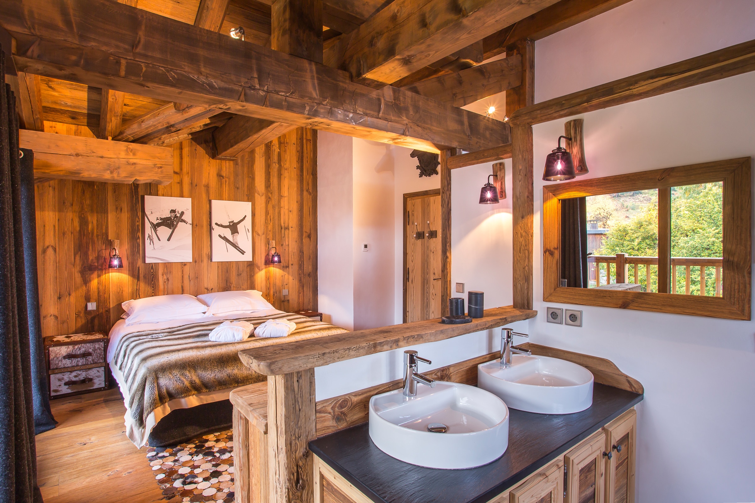 Bedroom 1 Ensuite Luxury Ski Chalet Loup Blanc Courchevel Le Praz