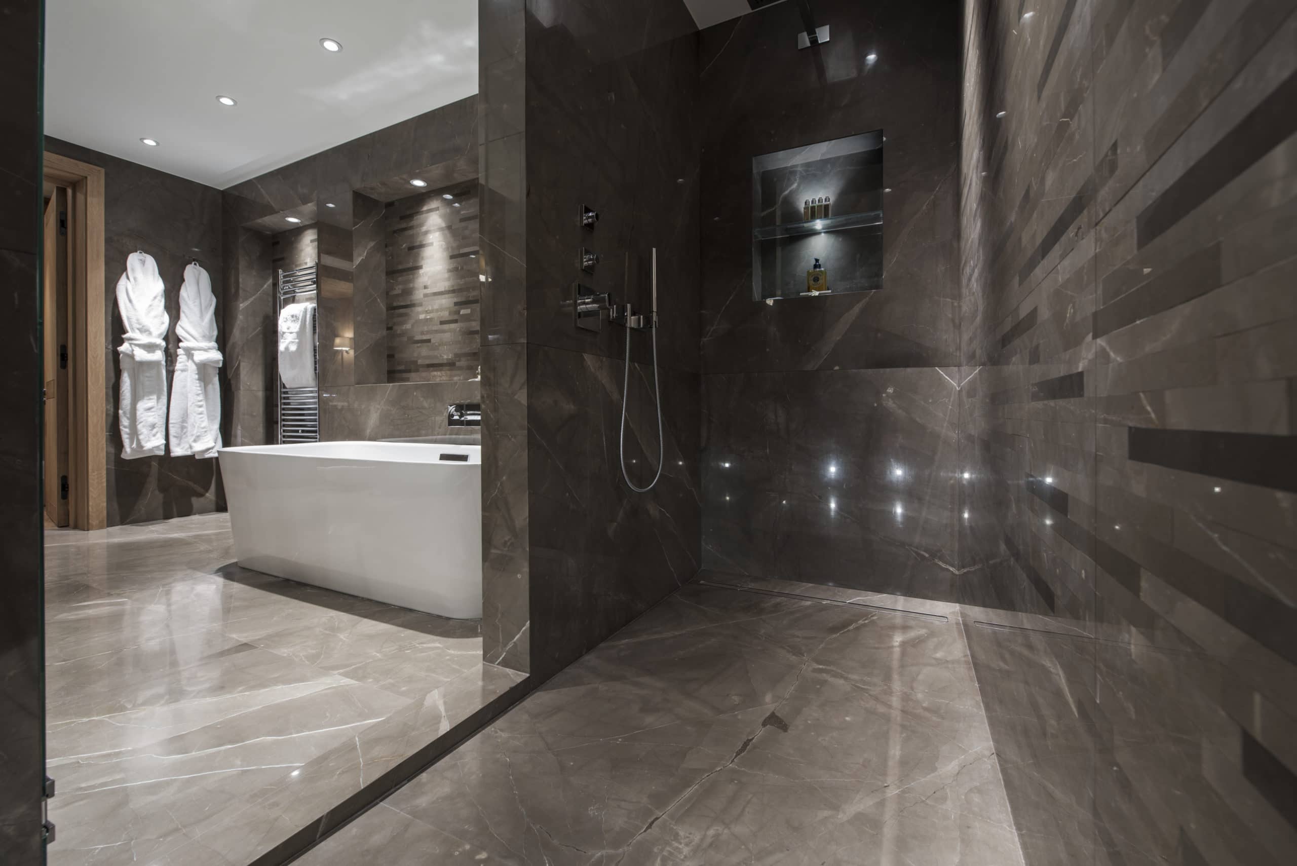 10. Bathroom Master 1 Chalet Le Grenier Luxury Ski Chalet Meribel