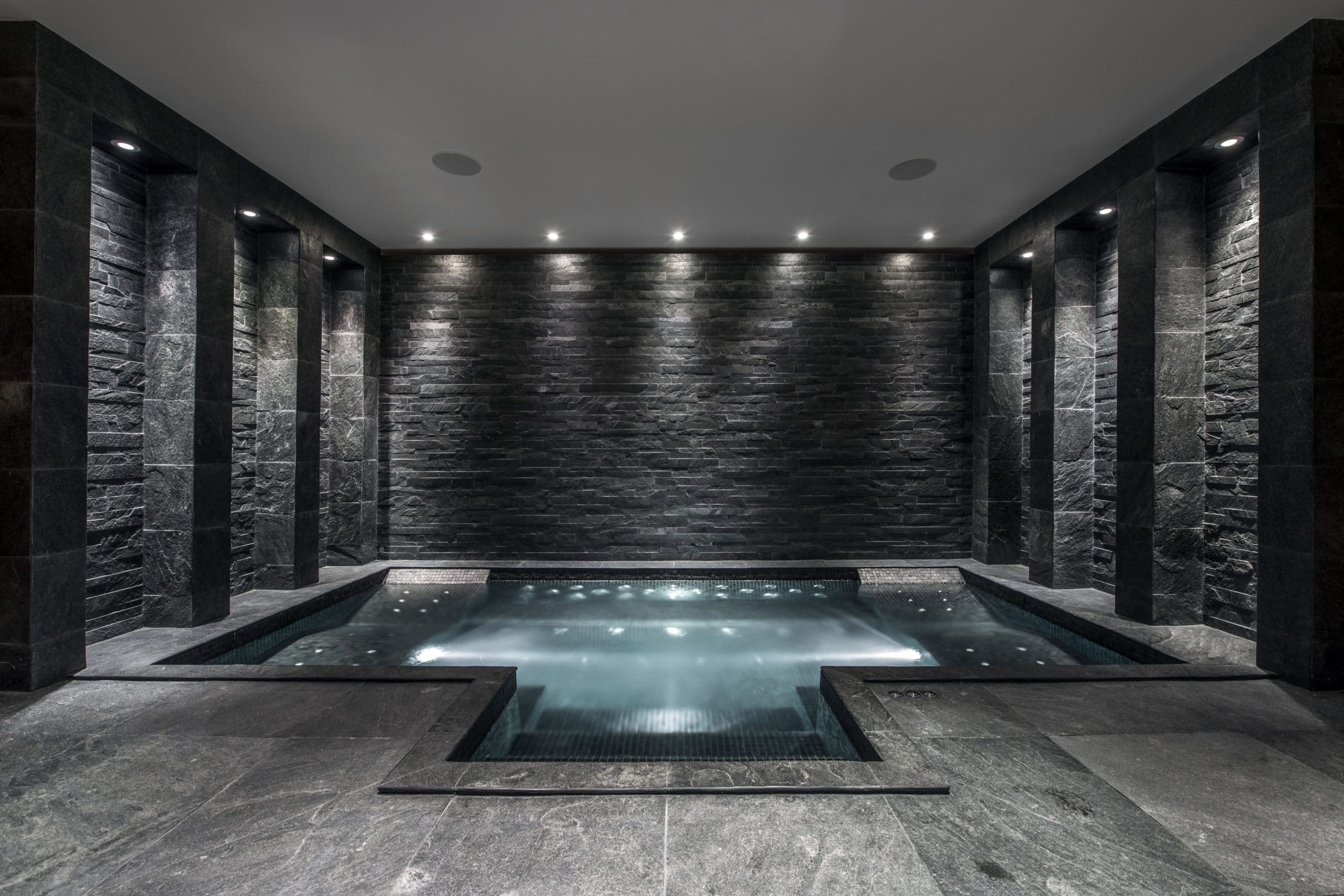 21. Spa Pool Chalet Le Grenier Luxury Ski Chalet Meribel