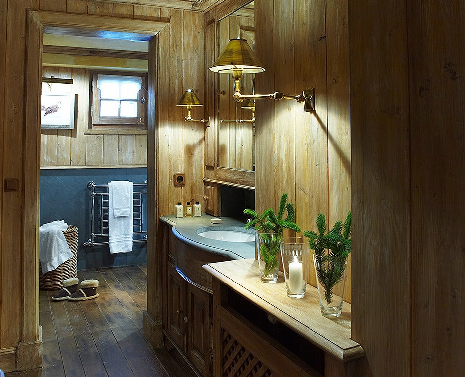 Luxury Ski Chalet Foinsbois Meribel Bathroom 01 03