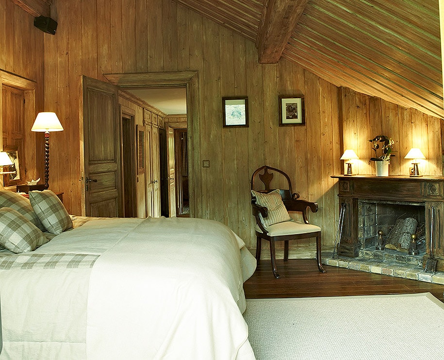 Luxury Ski Chalet Foinsbois Meribel Bedroom 01 03