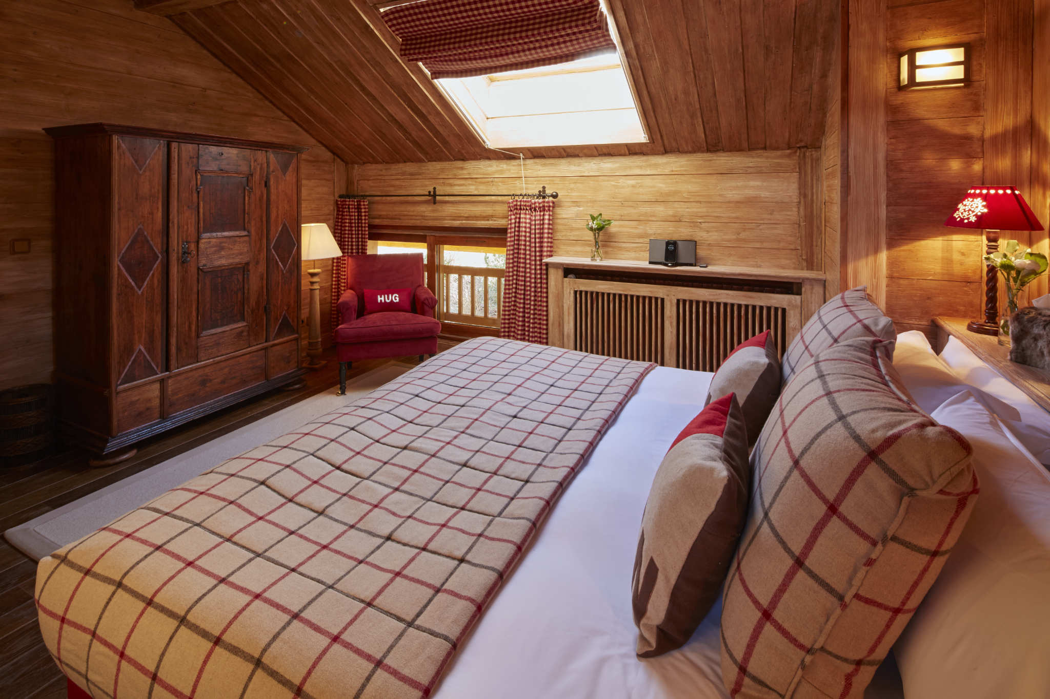 Luxury Ski Chalet Foinsbois Meribel Bedroom 4a