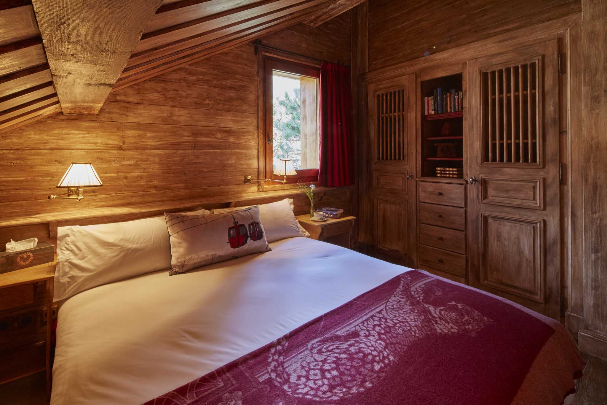 Luxury Ski Chalet Foinsbois Meribel Bedroom 6c