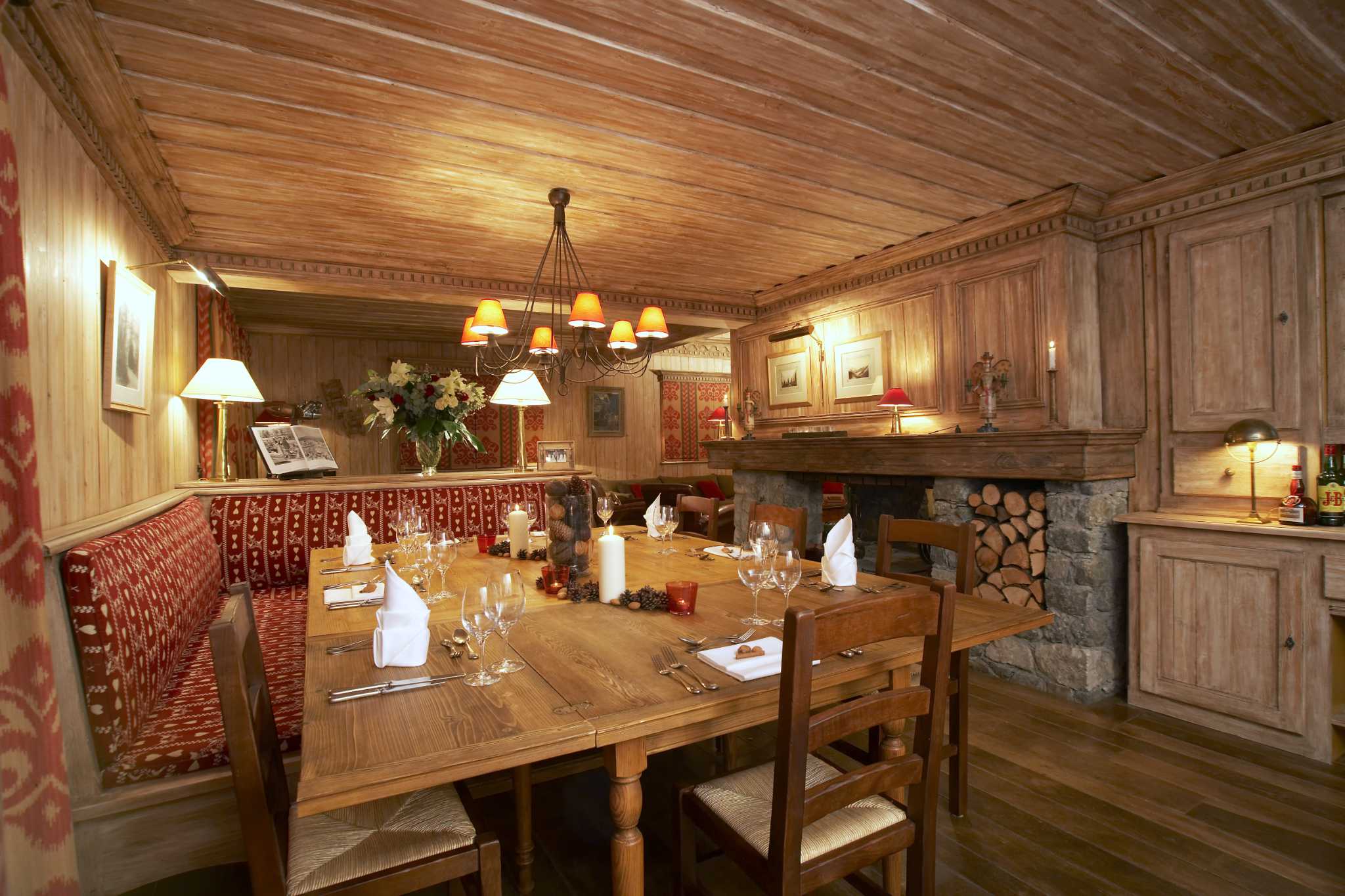 Luxury Ski Chalet Foinsbois Meribel Dining room A