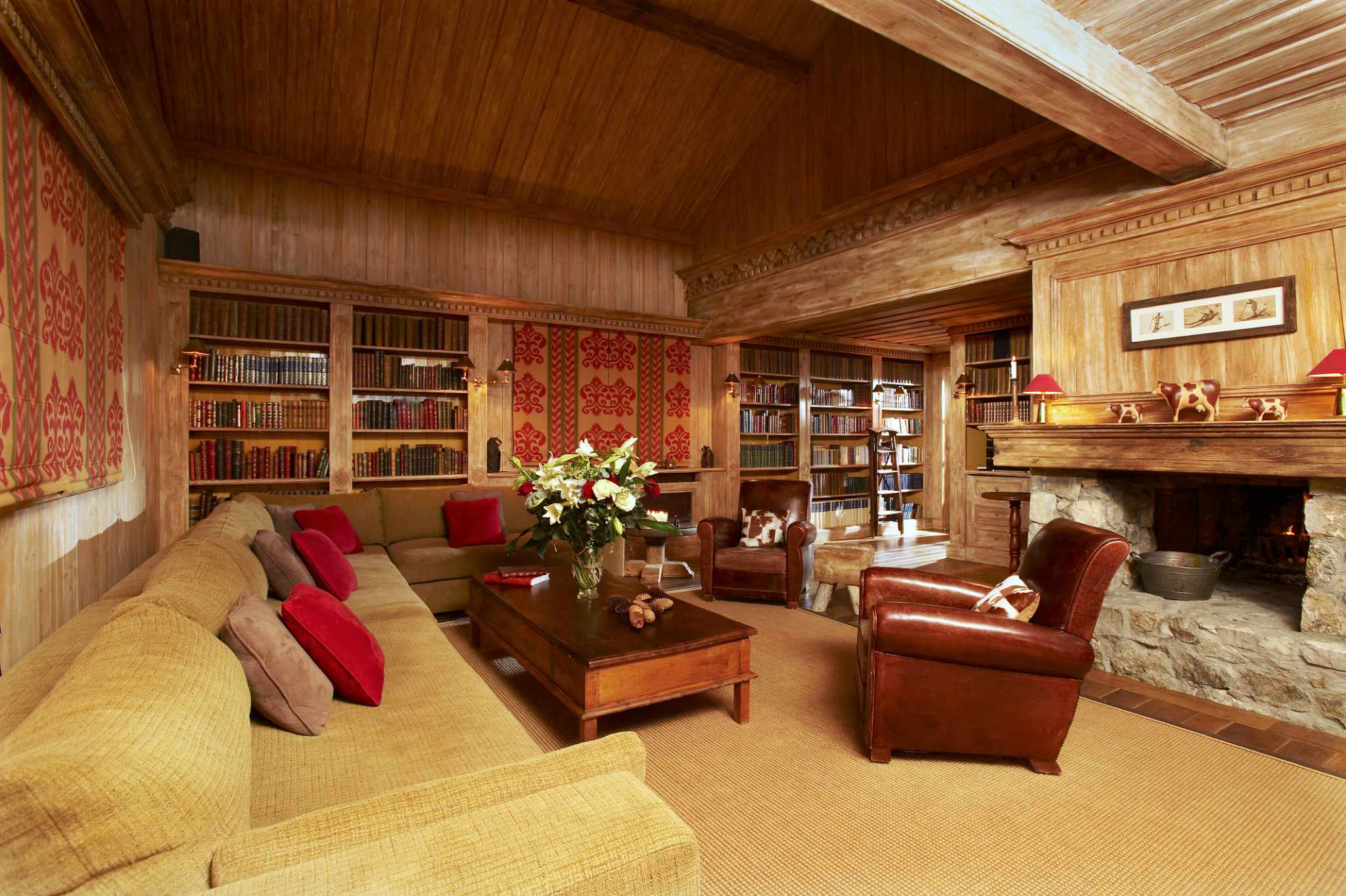 Luxury Ski Chalet Foinsbois Meribel Sitting room 2 Quinn Jn J