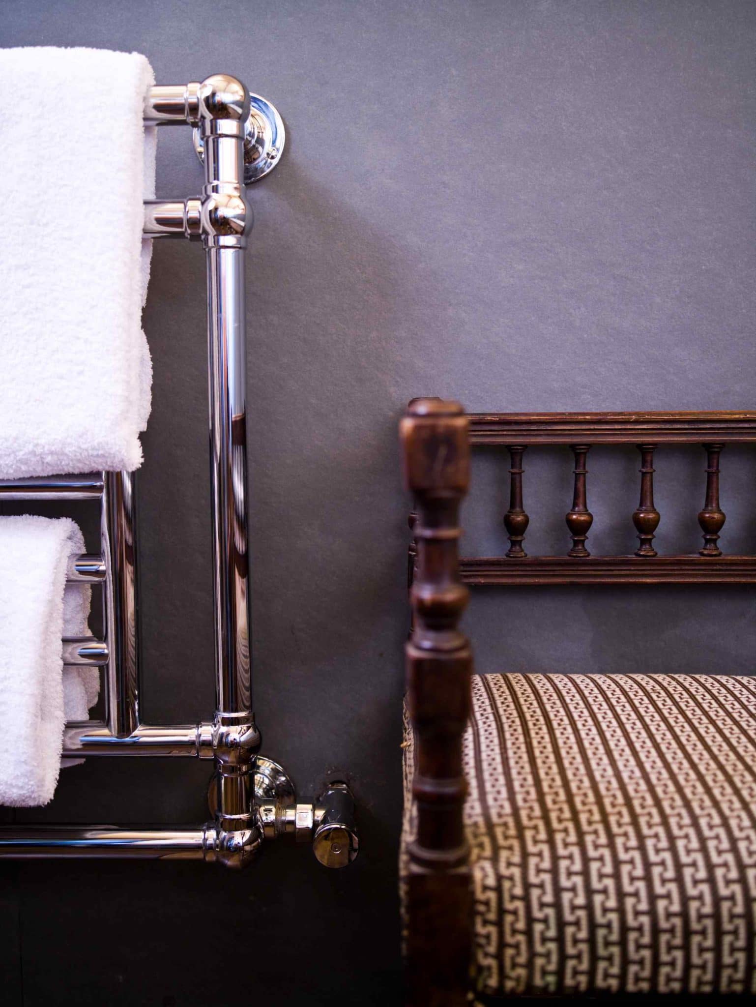 Luxury Ski Chalet Foinsbois Meribel bathroom 01 02 a