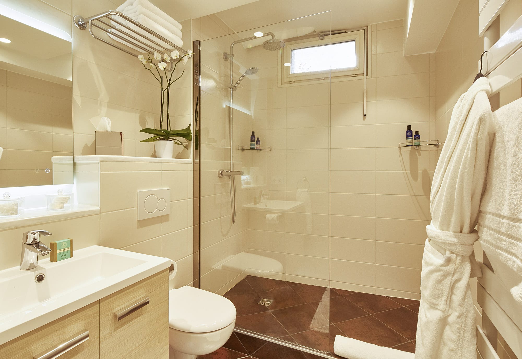 Luxury Ski Chalet Iona Meribel Bathroom 2