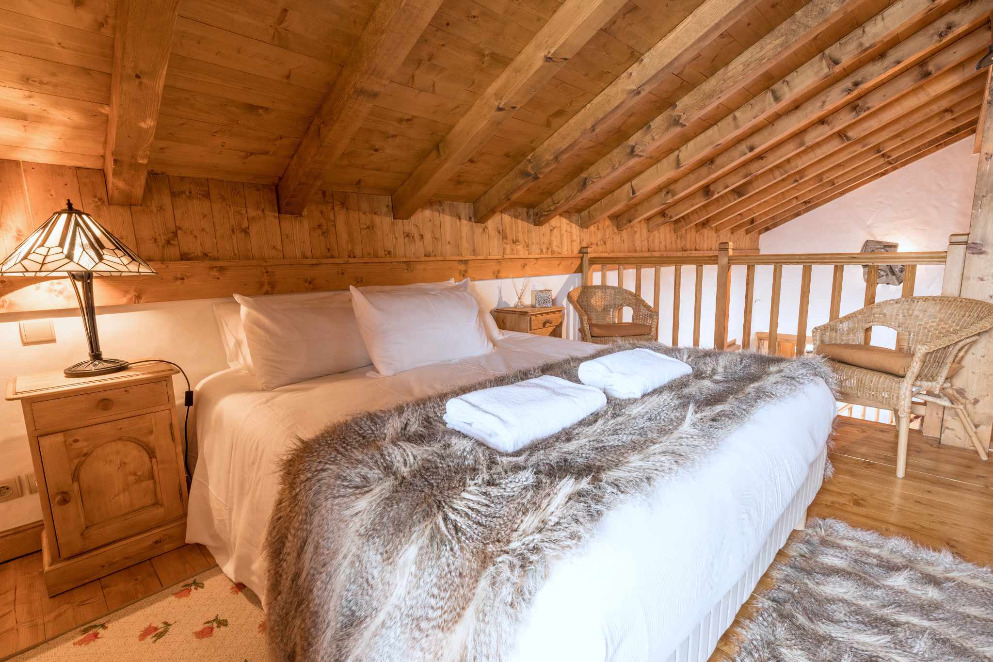 Luxury Ski Chalet Iona Meribel india bedroom2