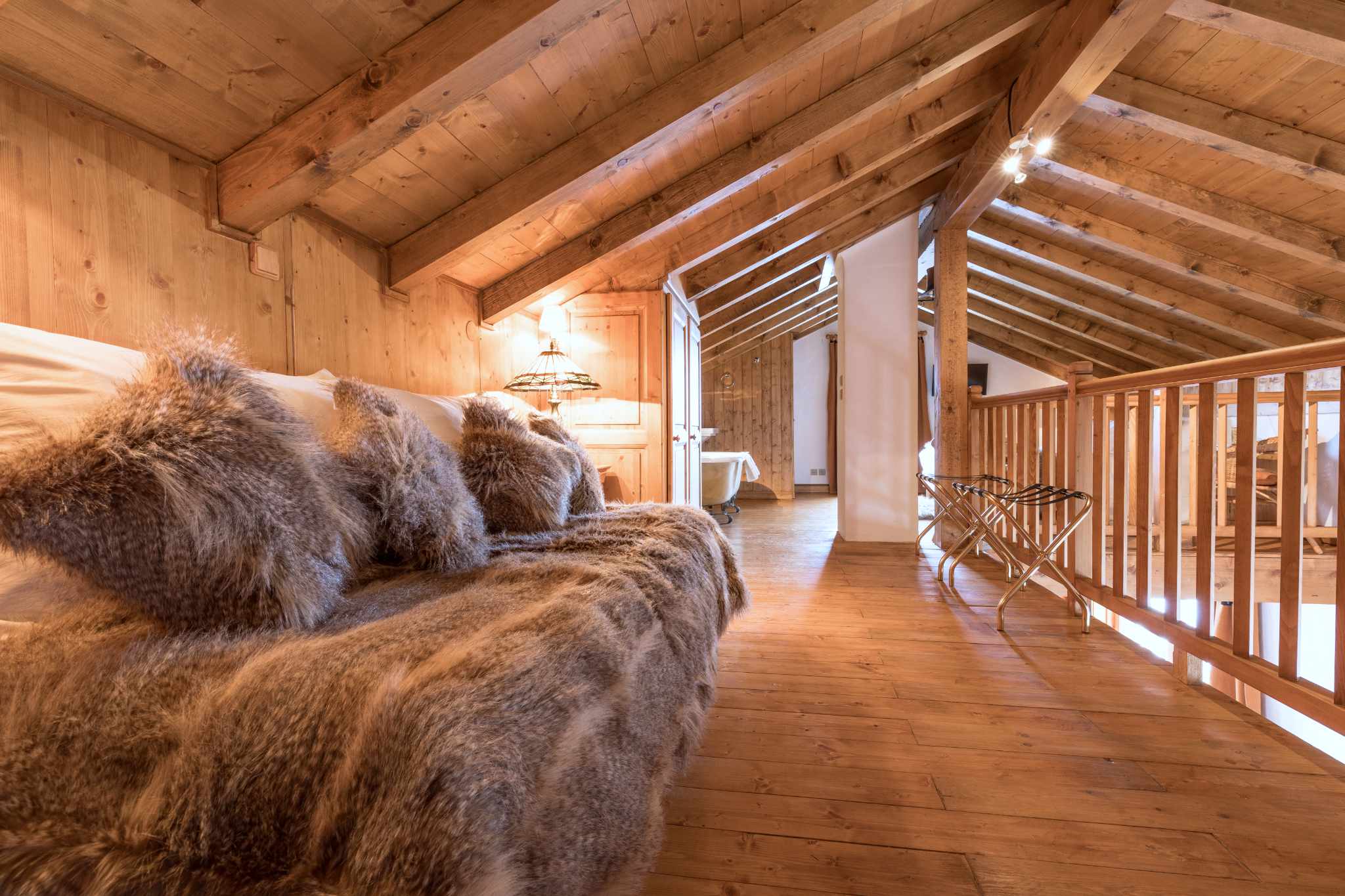 Luxury Ski Chalet Iona Meribel india singlebed