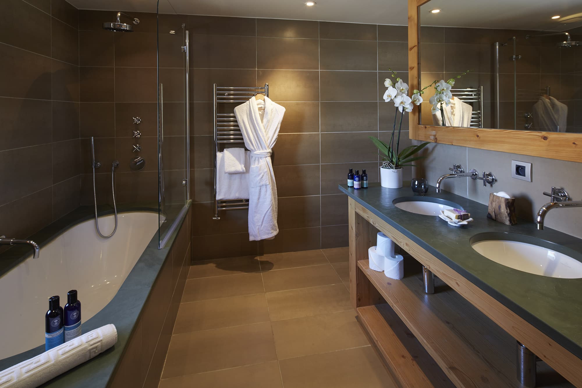 Luxury Ski Chalet Lapin Blanc Meribel Bathroom 1 a