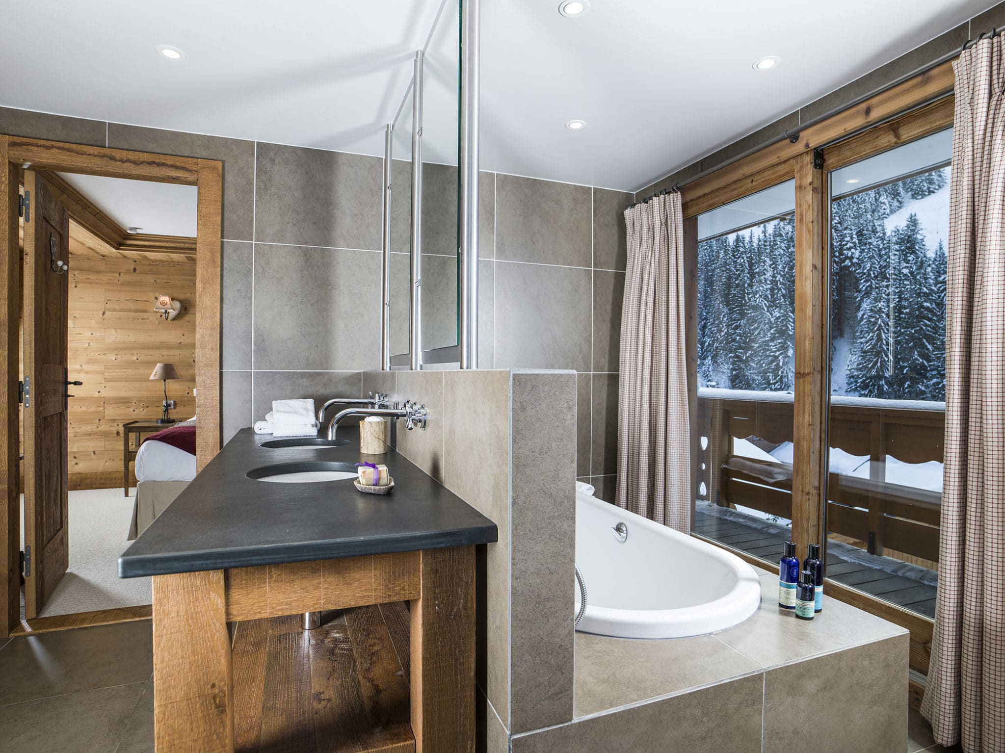 Luxury Ski Chalet Lapin Blanc Meribel Bathroom 2 LapinBlanc24Web