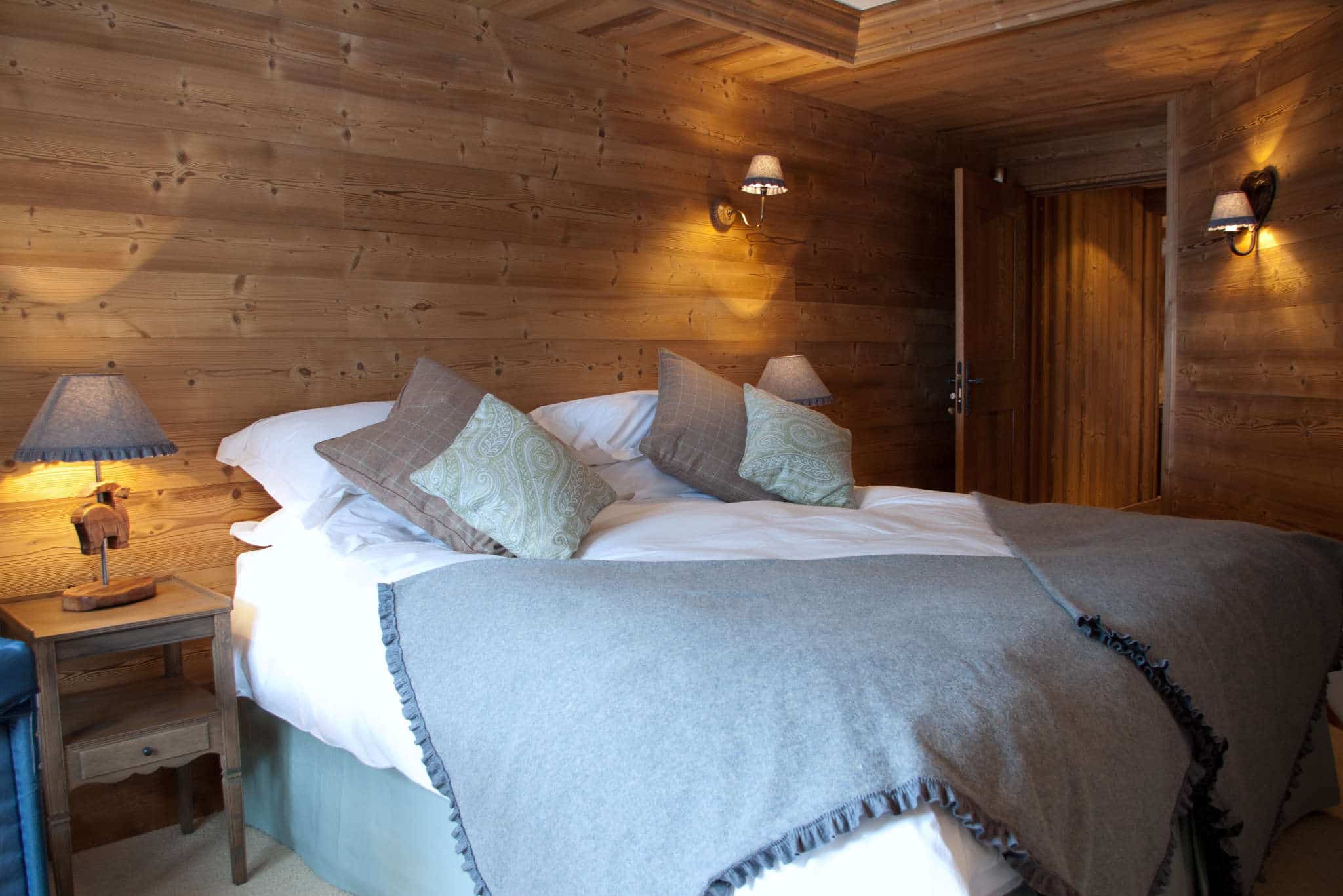 Luxury Ski Chalet Lapin Blanc Meribel Bedroom 3 1