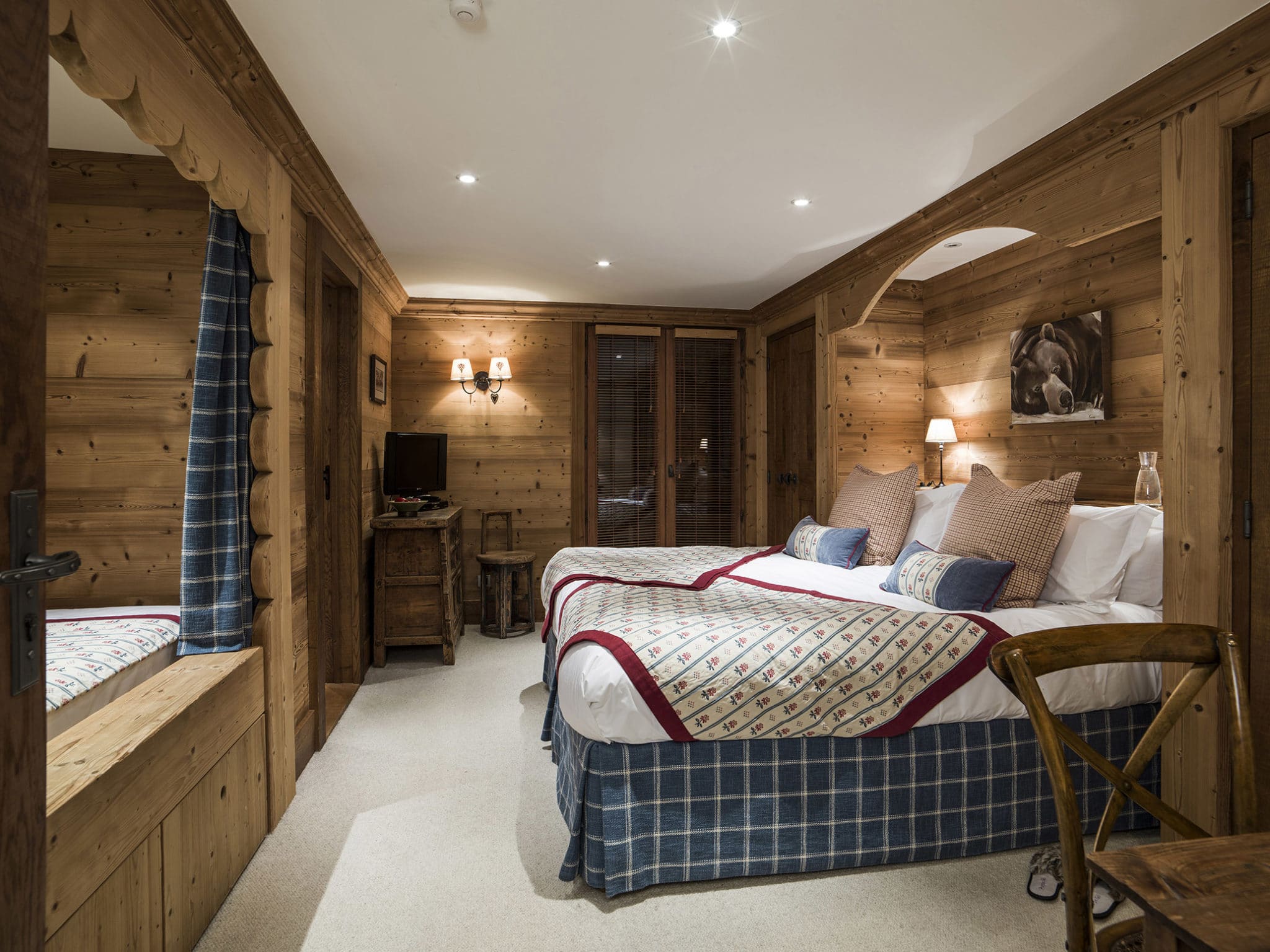 Luxury Ski Chalet Lapin Blanc Meribel Bedroom 4 LapinBlanc41Web