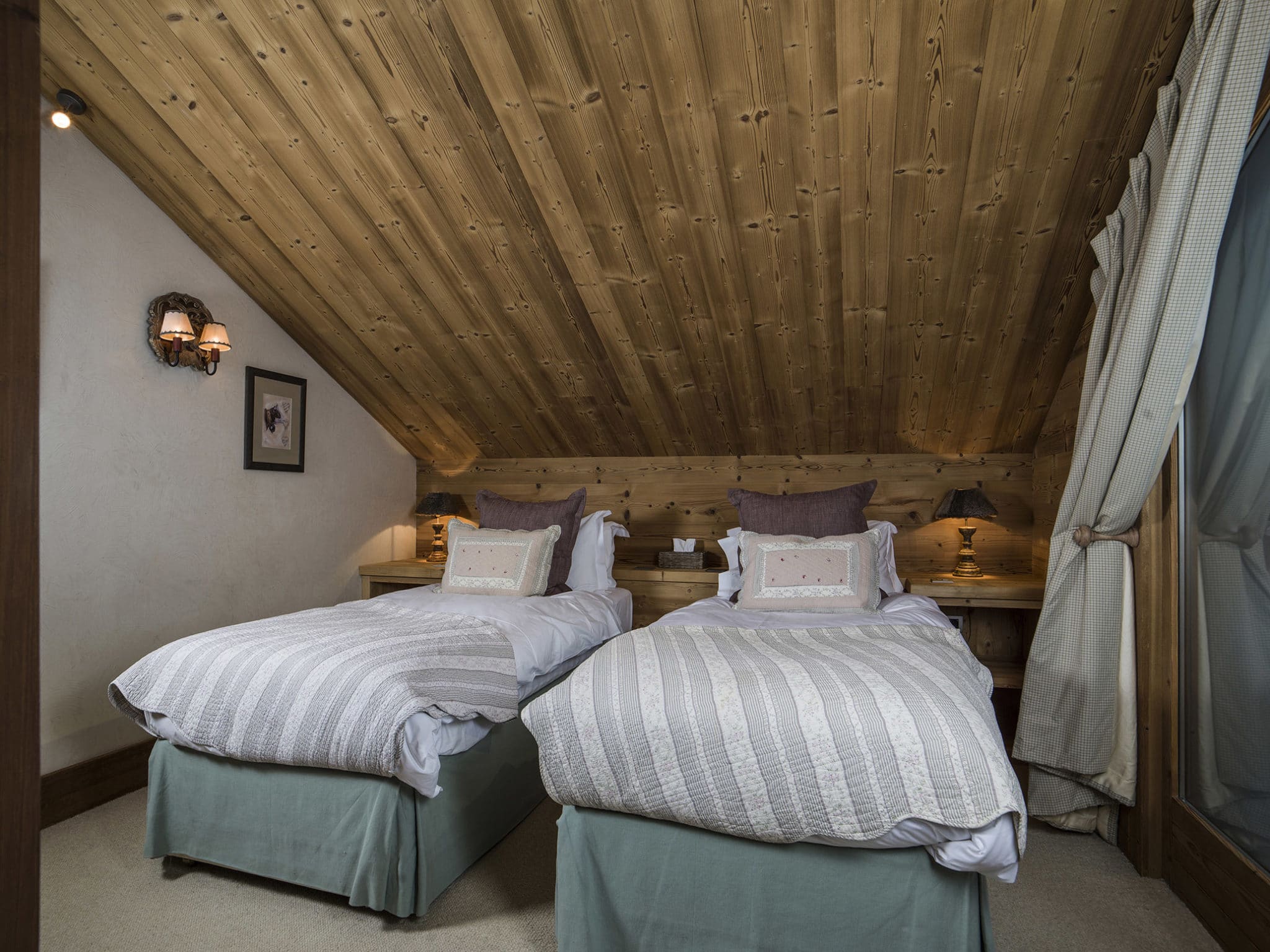 Luxury Ski Chalet Lapin Blanc Meribel Bedroom 6 LapinBlanc28Web