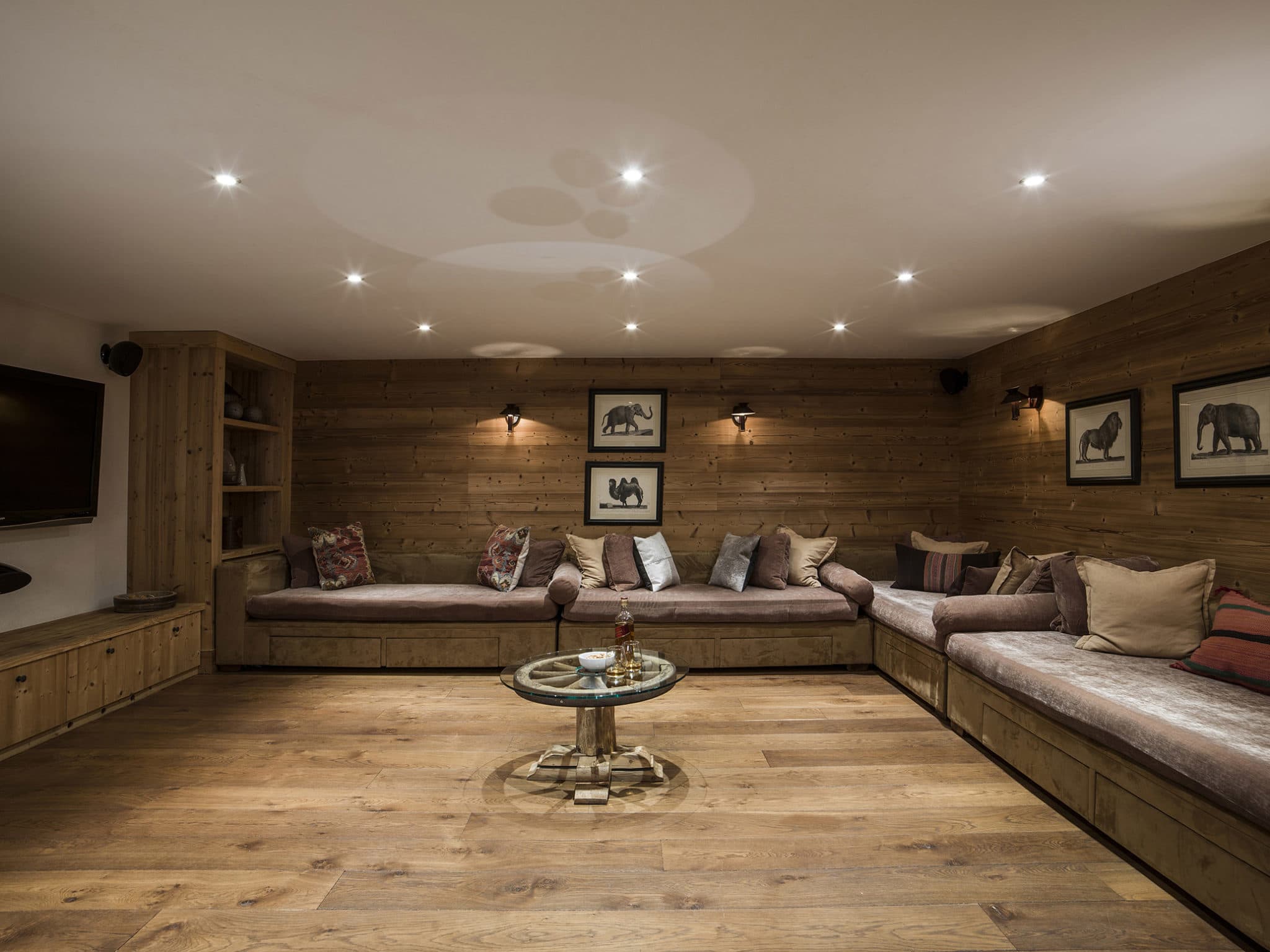 Luxury Ski Chalet Lapin Blanc Meribel TV room LapinBlanc02Web