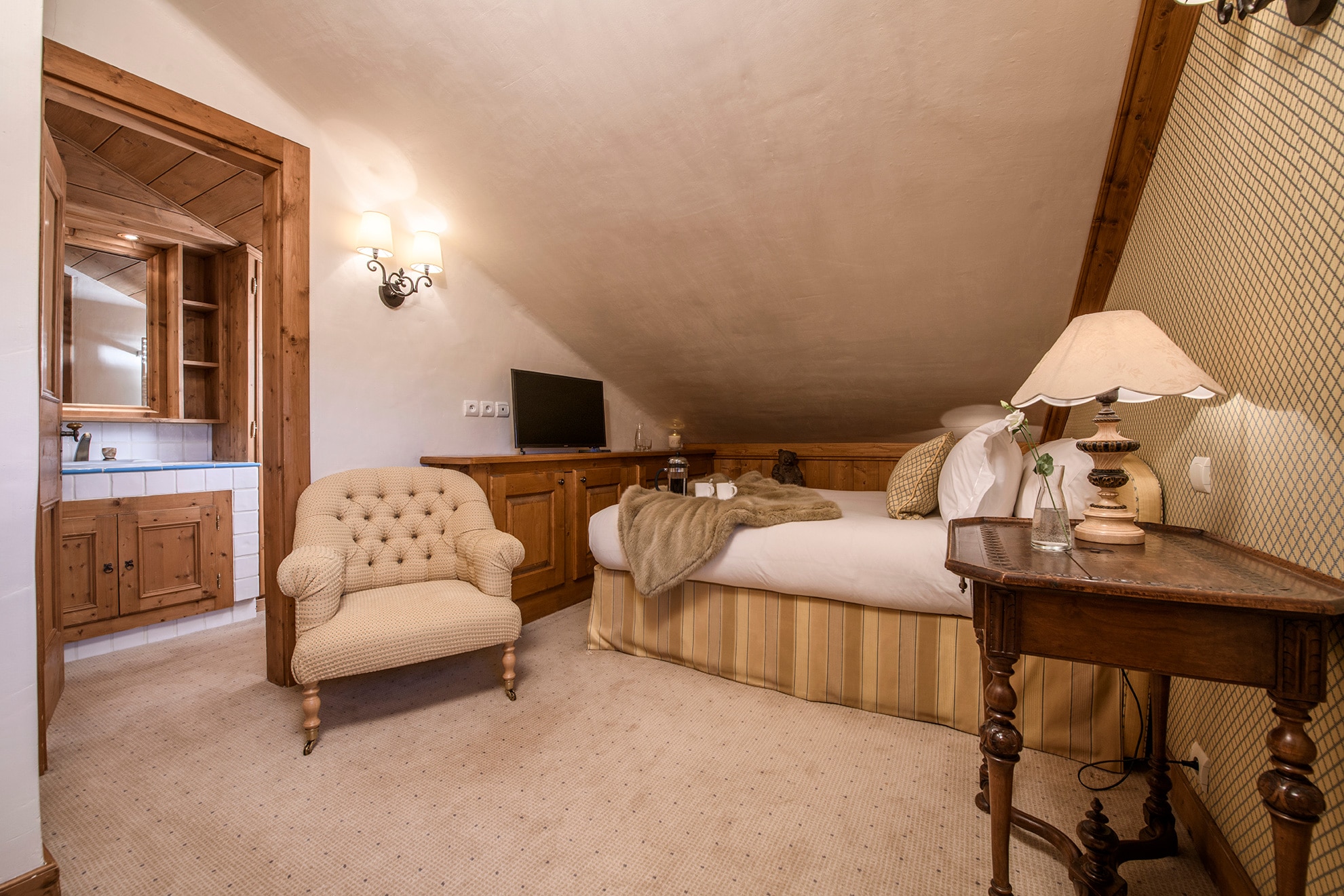 Luxury Ski Chalet Margaux Courchevel Bedroom 7c