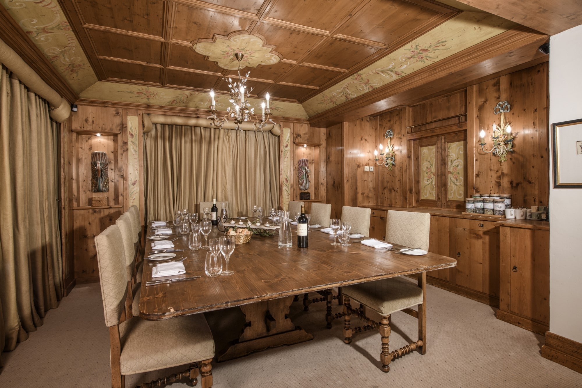 Luxury Ski Chalet Margaux Courchevel Dining room b