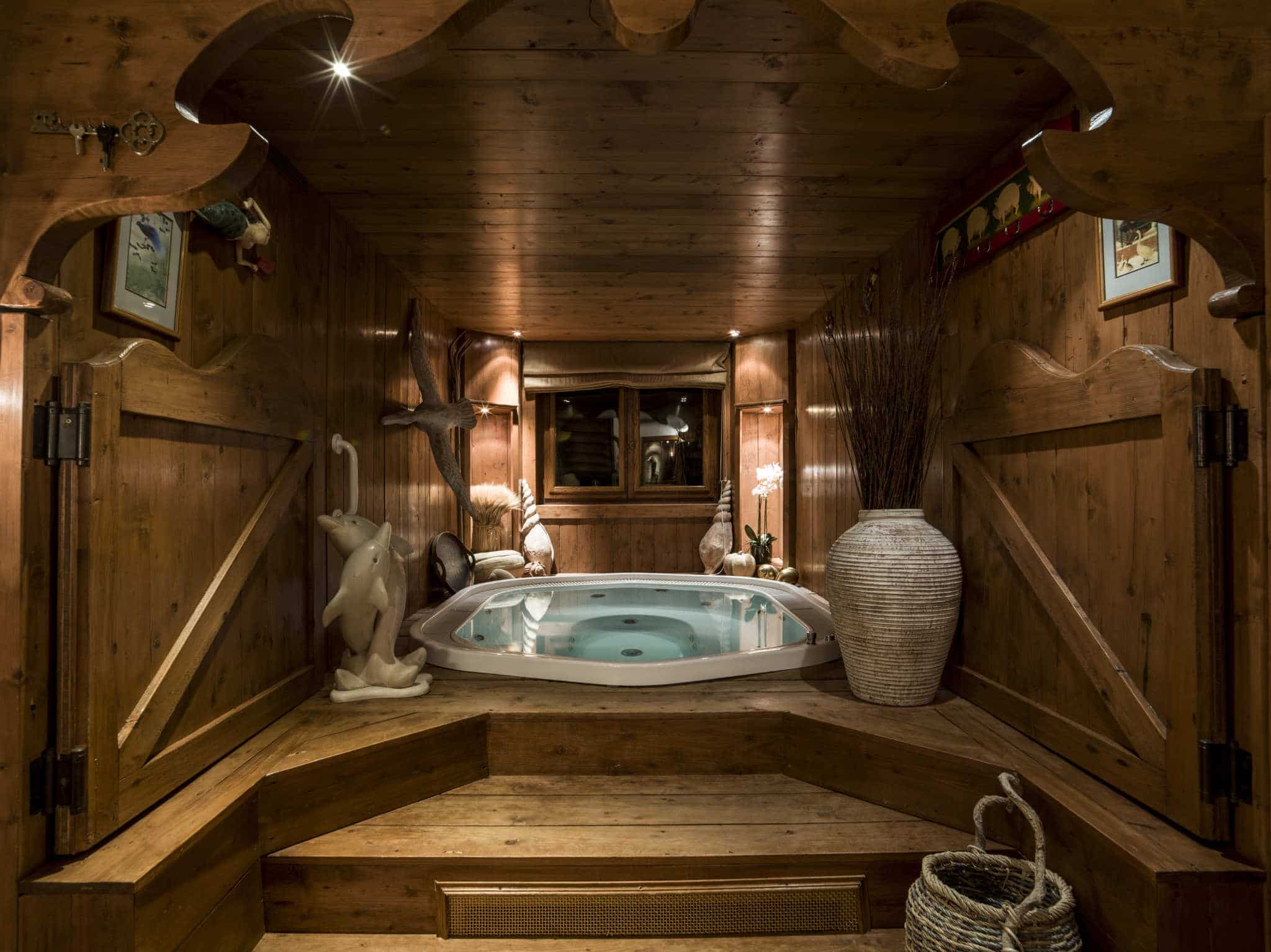 Luxury Ski Chalet Margaux Courchevel Hot tub