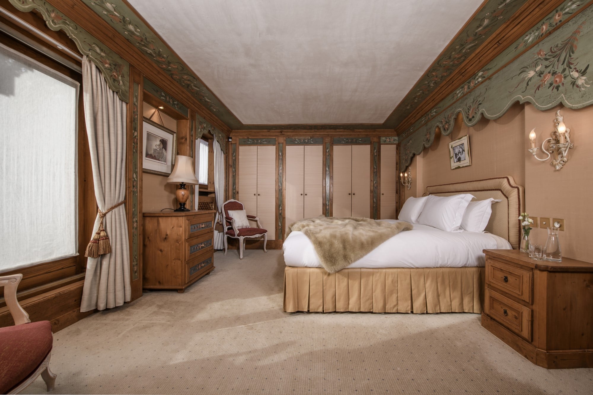 Luxury Ski Chalet Margaux Courchevel Master bedroom b