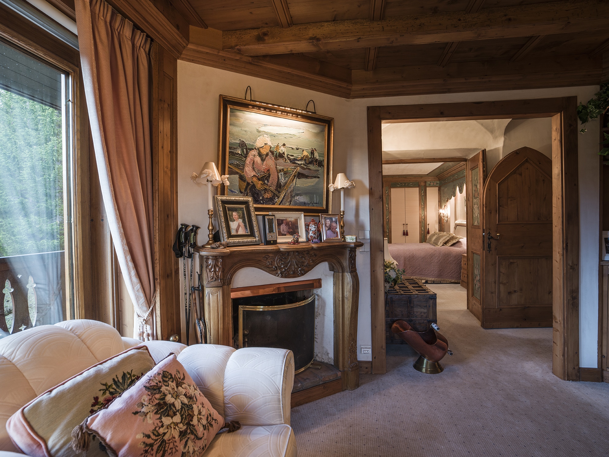 Luxury Ski Chalet Margaux Courchevel Master sitting 3