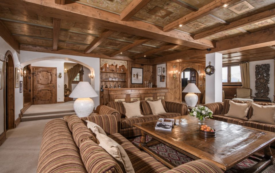 Salon du chalet de ski de luxe Margaux &agrave; Courchevel