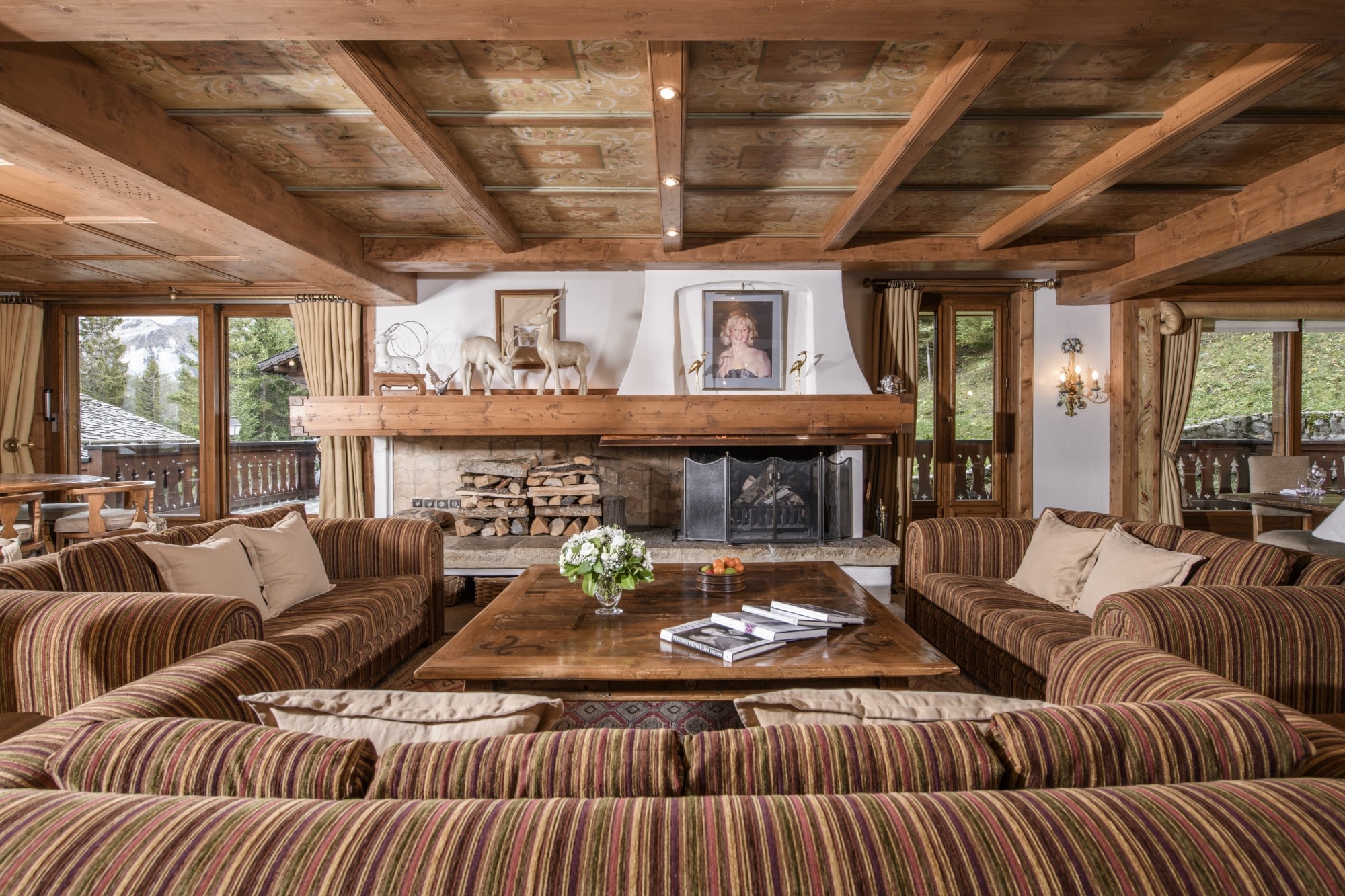 Luxury Ski Chalet Margaux Courchevel Sitting room b