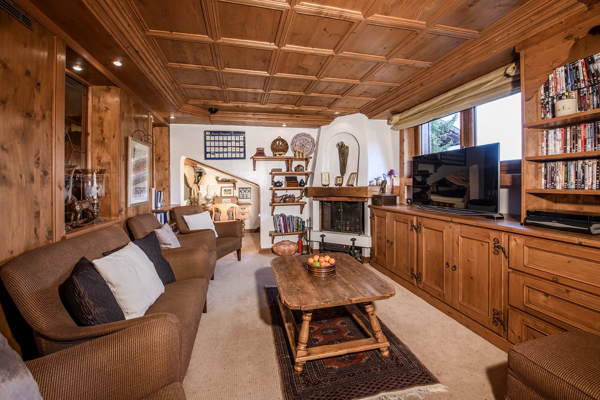 Luxury Ski Chalet Margaux Courchevel TV room a