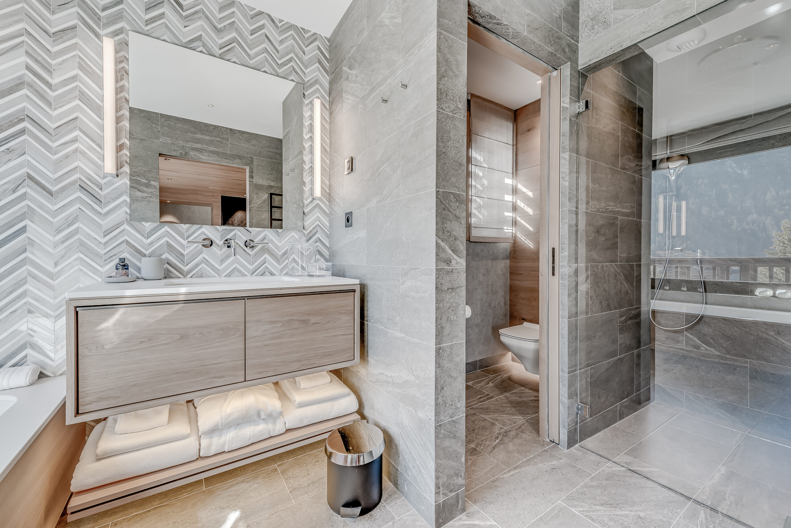 Chalet Bacchus, Courchevel 1850 Bedroom 1 Ensuite