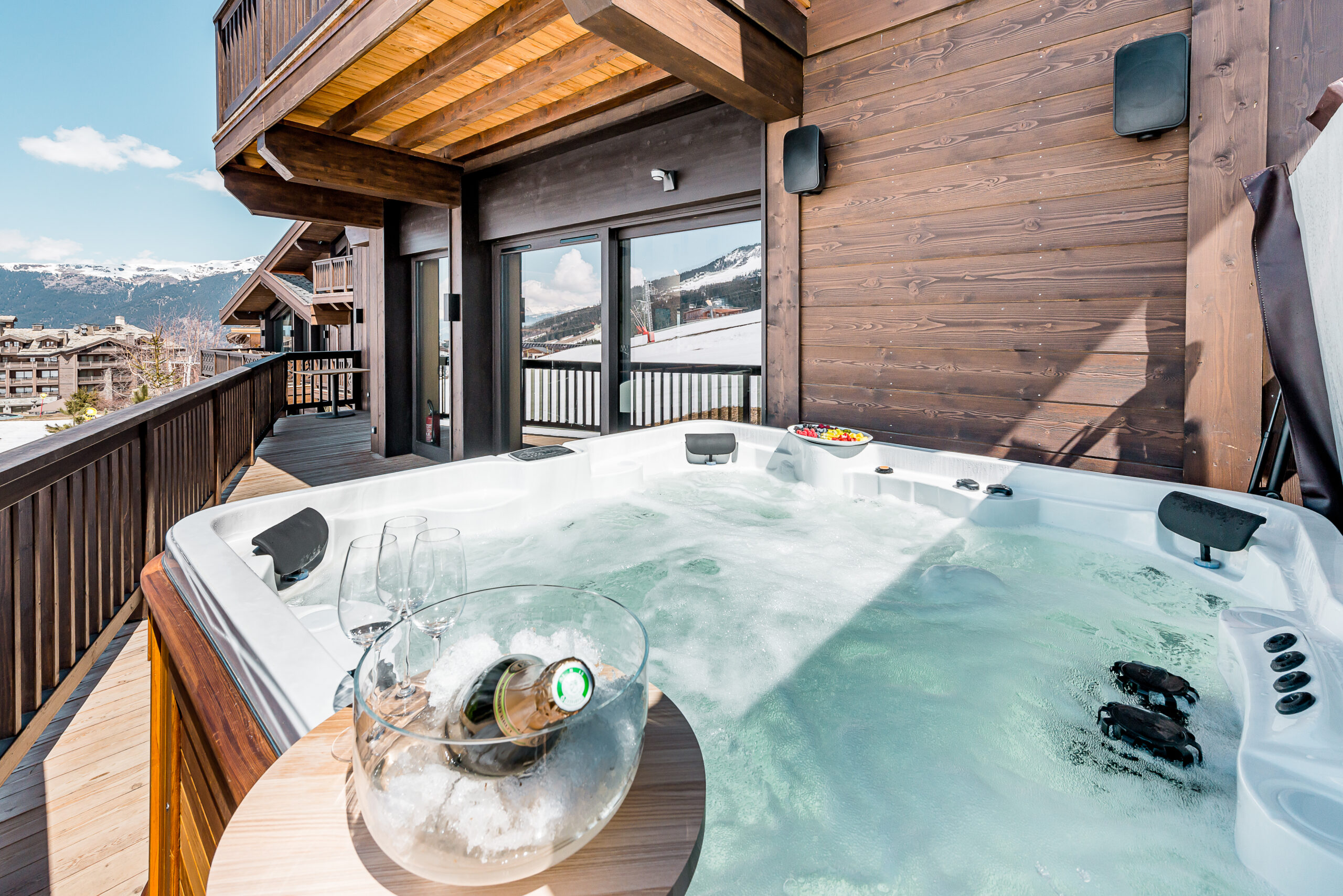 Chalet Bacchus, Courchevel 1850 Outdoor Jaccuzi 2