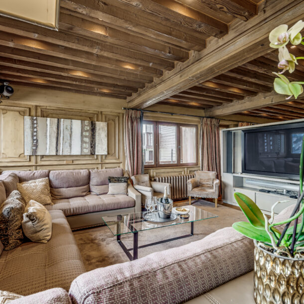 Chalet St. Christophe, Courchevel 1850 Sitting