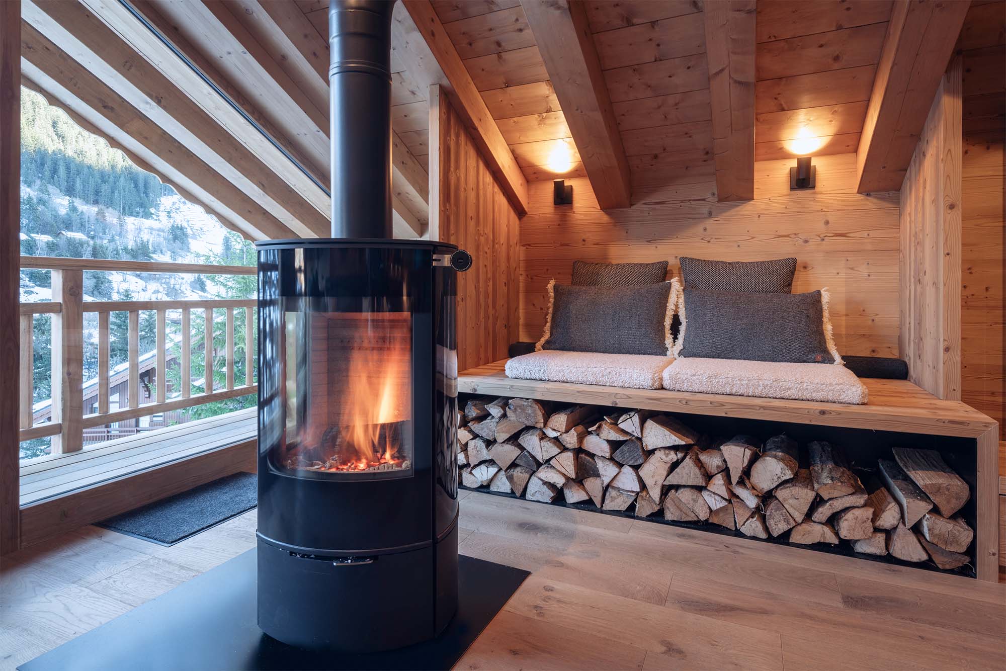 Chalet de lujo «Harmony Meribel»: detalle del salón 1