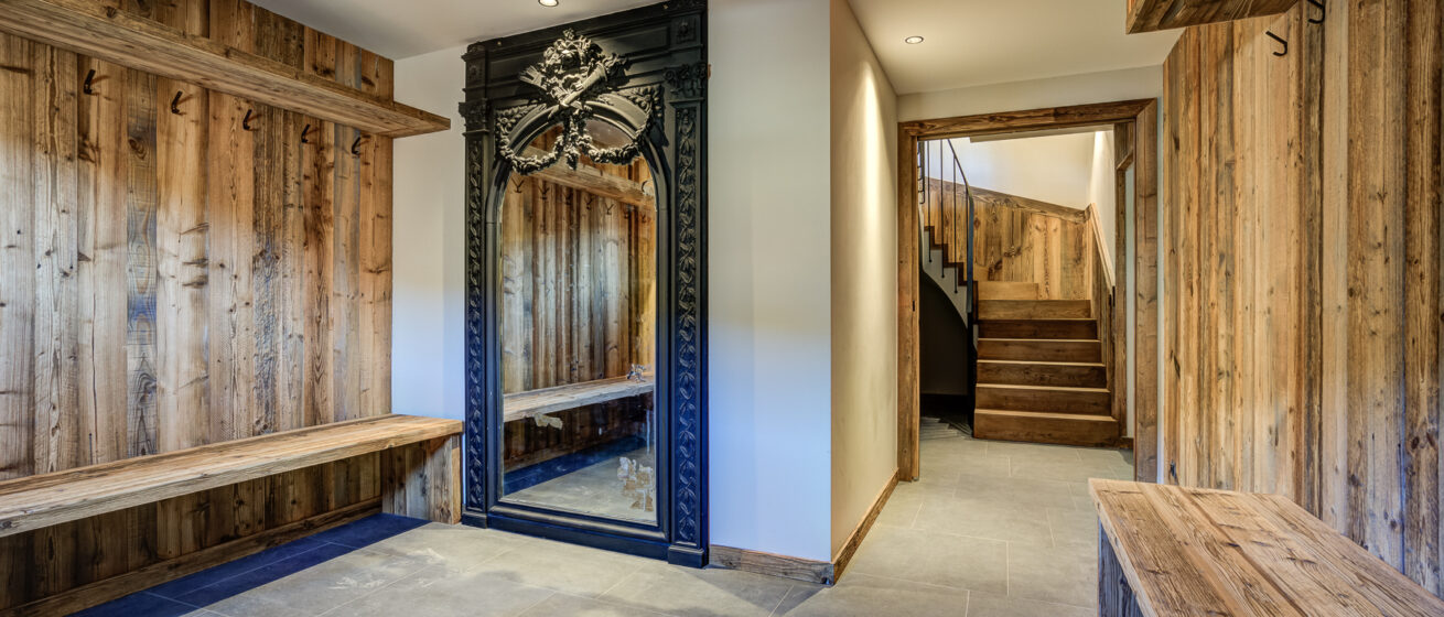 Luxury Chalet Bergeronnette Meribel Entrance