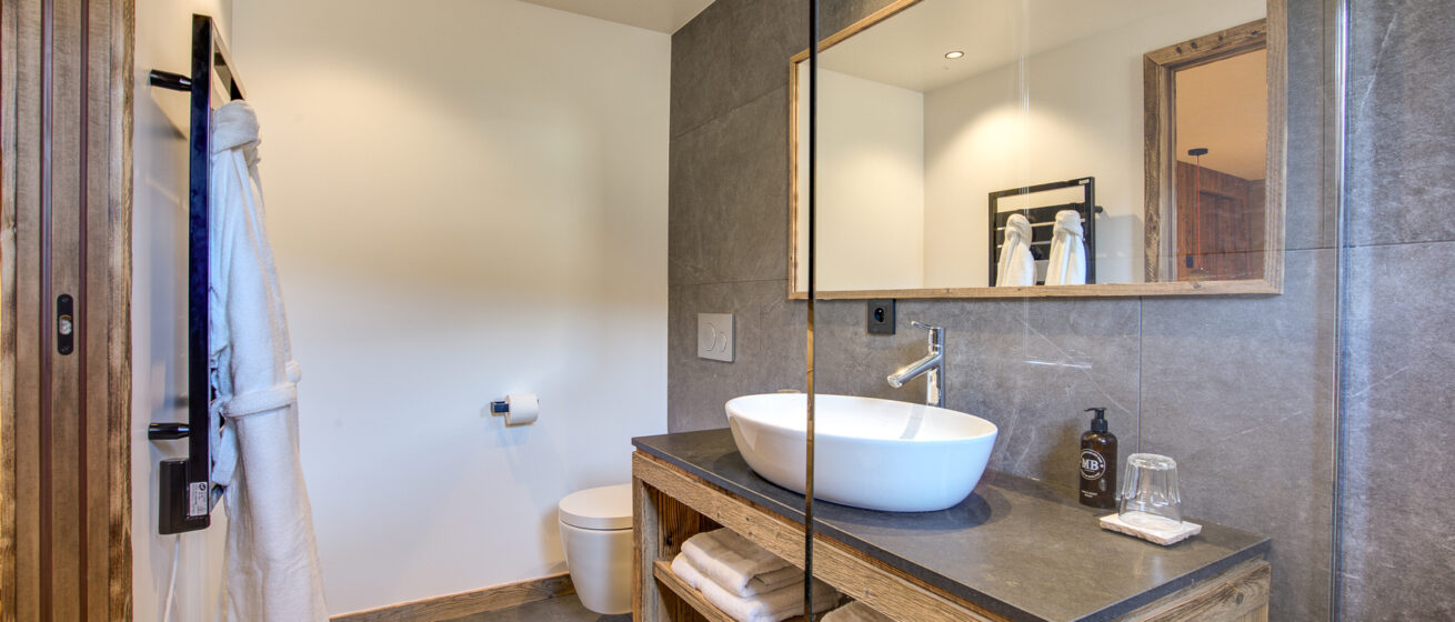Luxury Chalet Bergeronnette Meribel Guest 03 Ensuite