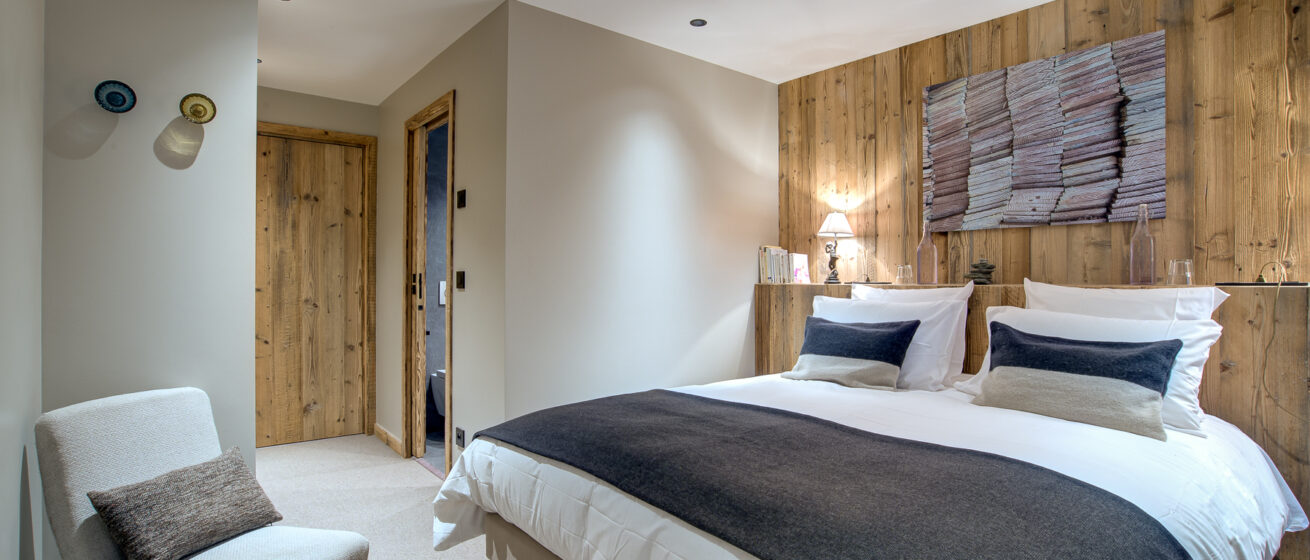 Luxury Chalet Bergeronnette Meribel Guest Room 02