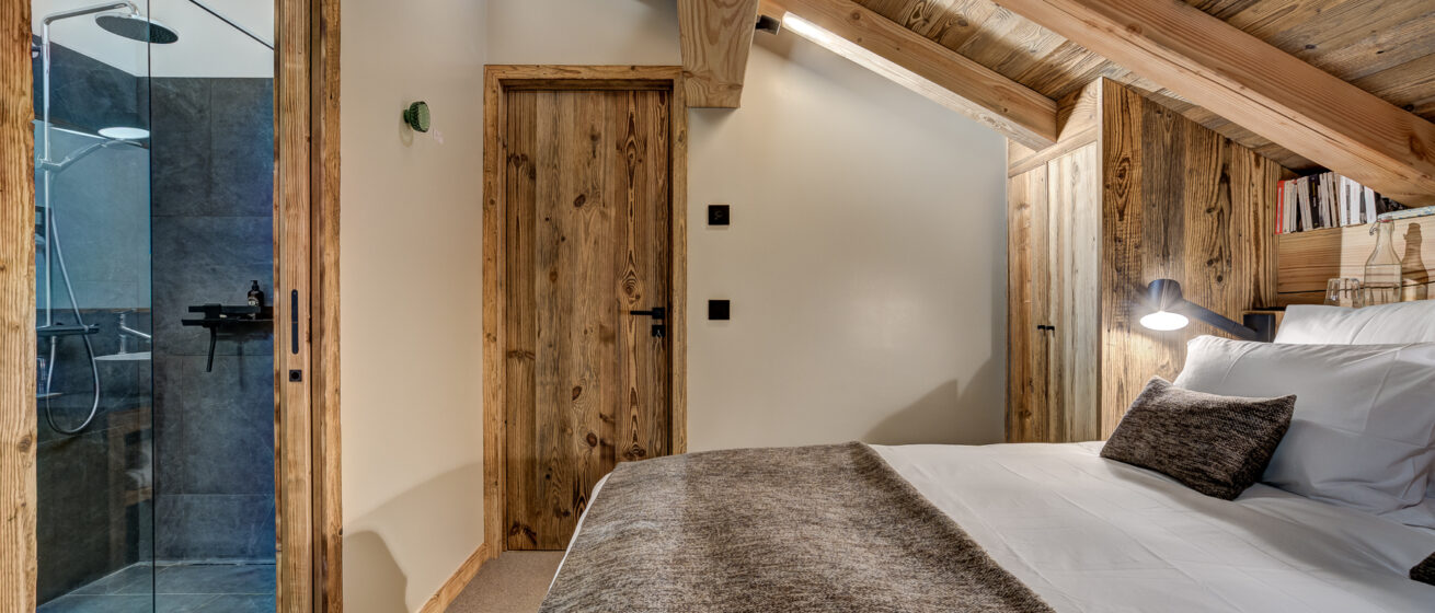 Luxury Chalet Bergeronnette Meribel Guest Room 05