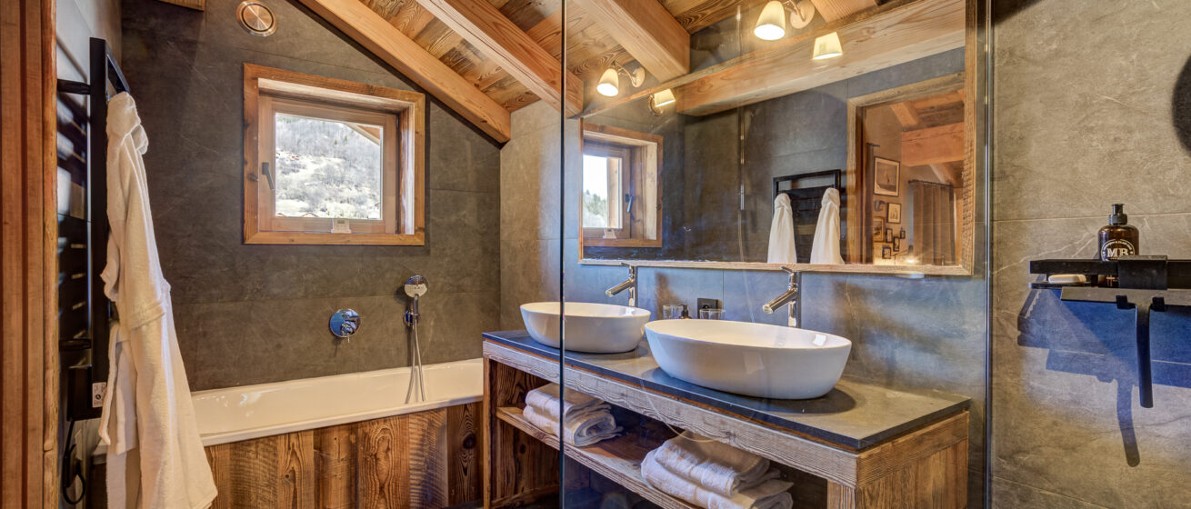 Luxury Chalet Bergeronnette Meribel Guest Room 06 Ensuite