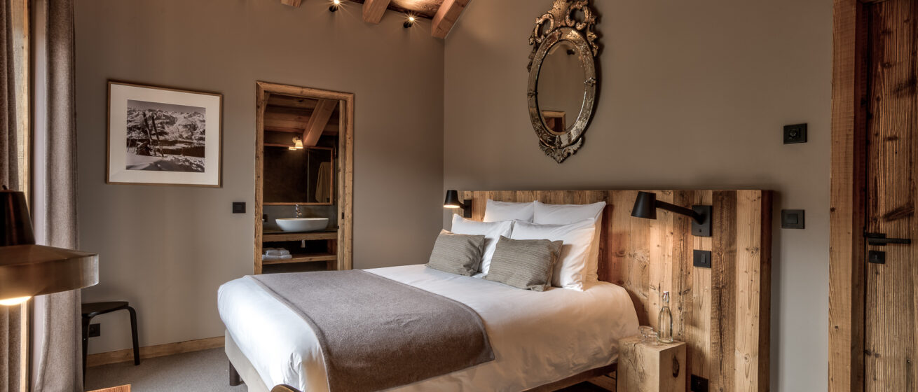 Luxury Chalet Bergeronnette Meribel Guest Room 06 Master