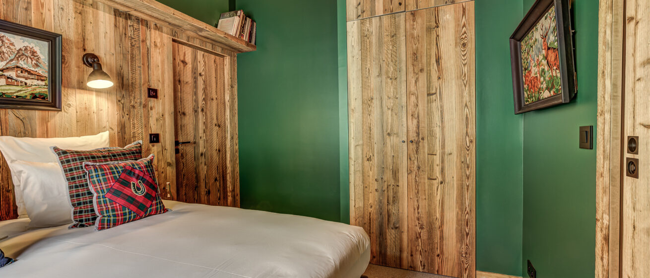 Luxury Chalet Bergeronnette Meribel Guest Room 07 B