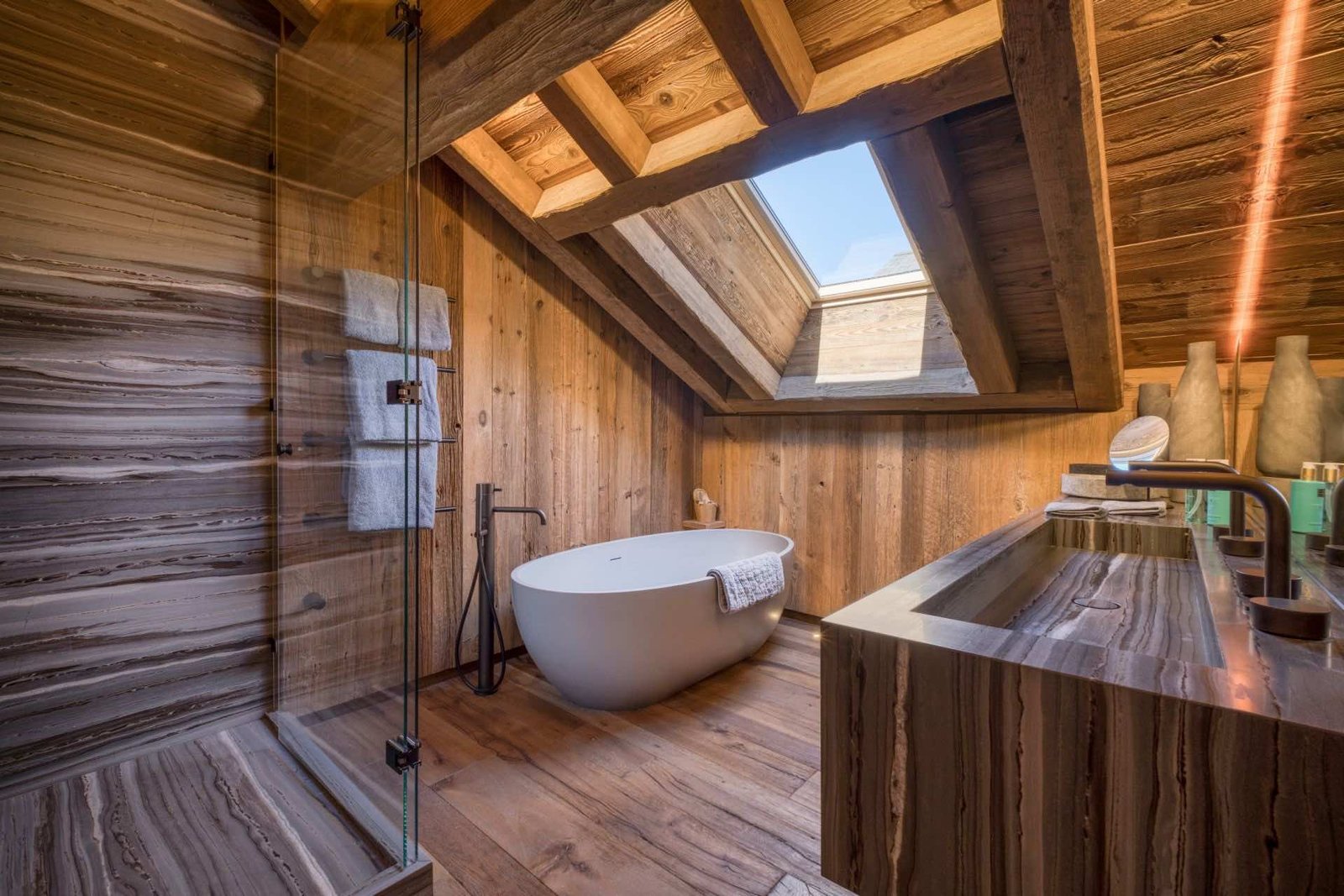 Luxury Chalet Himalaya Meribel Spa Pol2