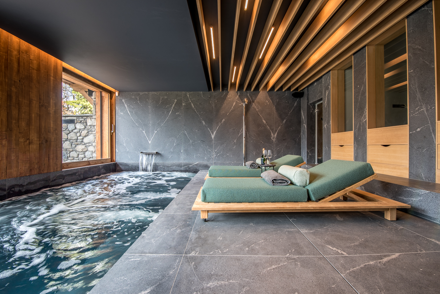 Luxury Chalet Himalaya Meribel Spa Pol3