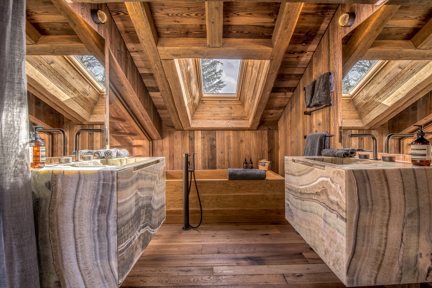 Luxury Chalet Himalaya Meribel exterir night