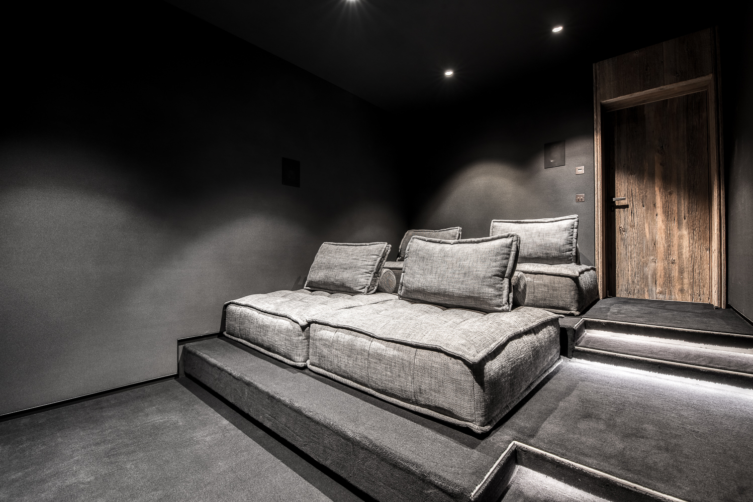 Luxury Chalet Himalaya Meribel into dningRoom