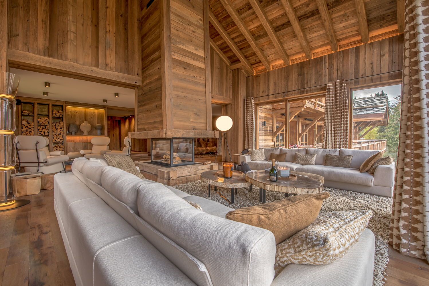Luxury Chalet Himalaya Meribel livingroom3