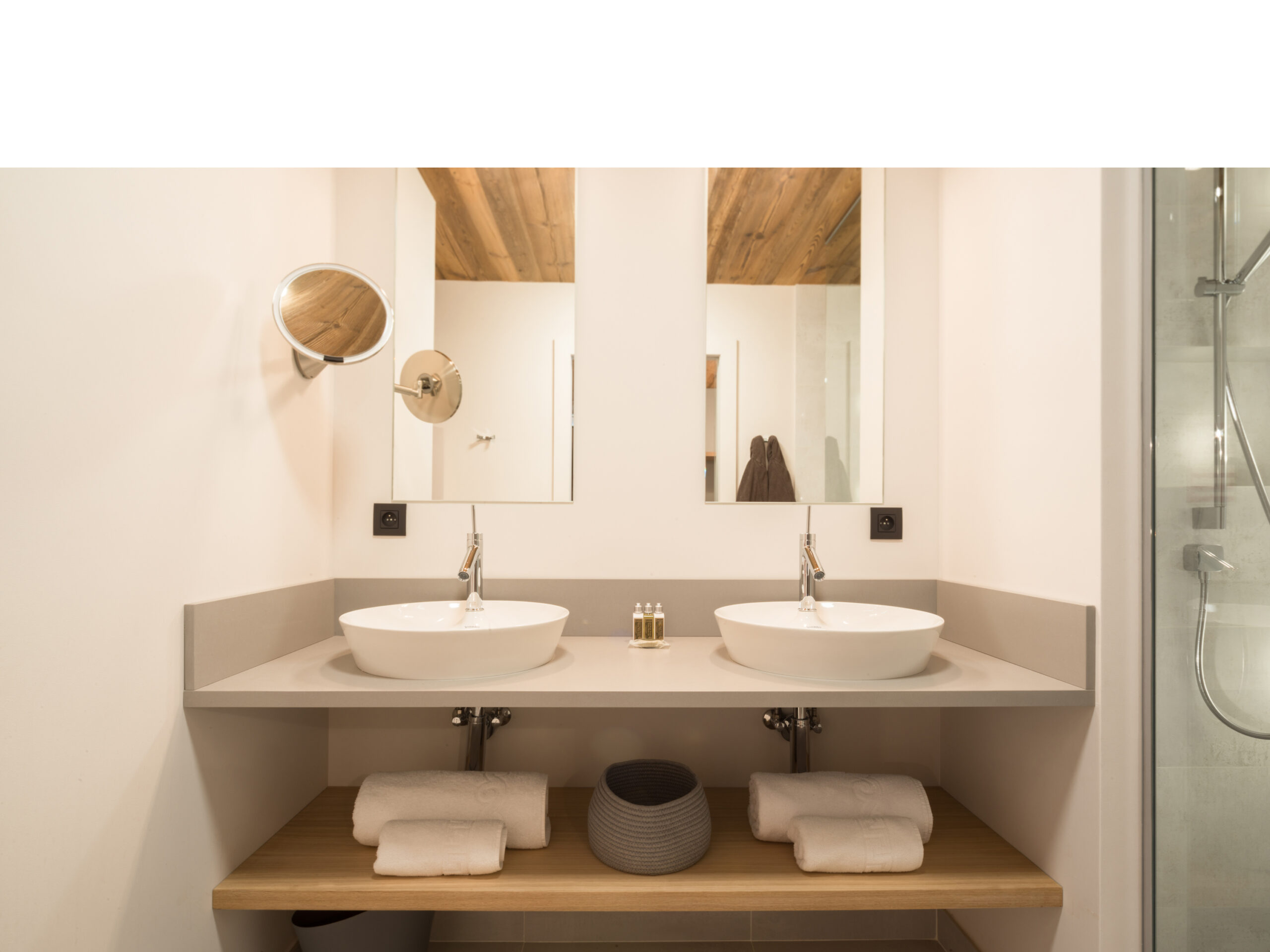 Luxury Ski Chalet Caro Meribel Bathroom 1 WPG
