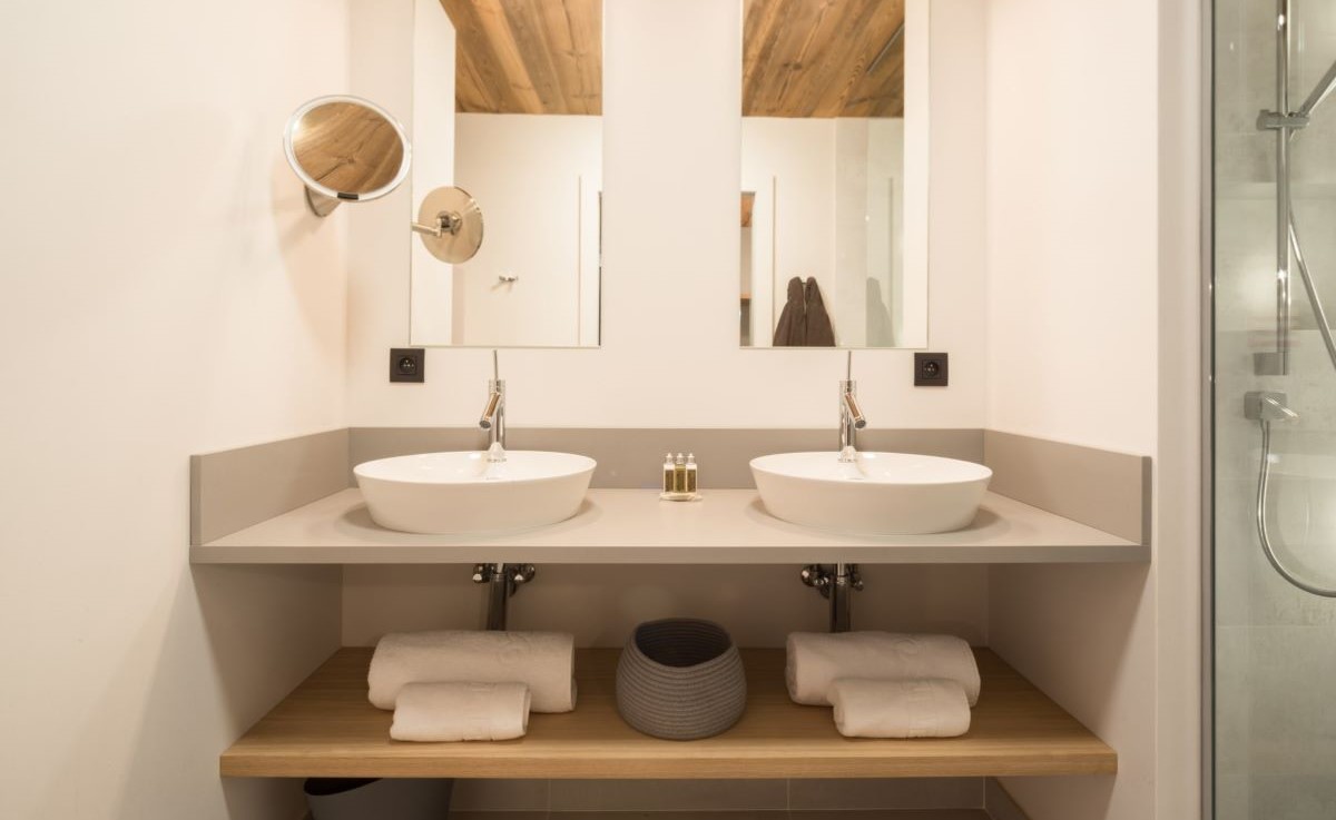Luxury Ski Chalet Caro Meribel Bathroom