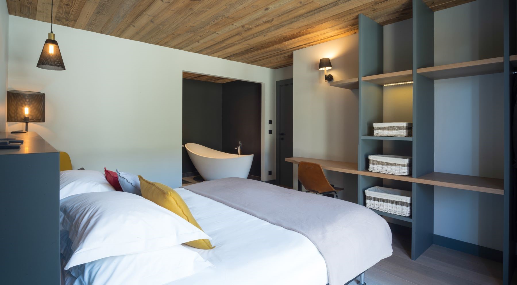 Luxury Ski Chalet Caro Meribel Master Guestroom